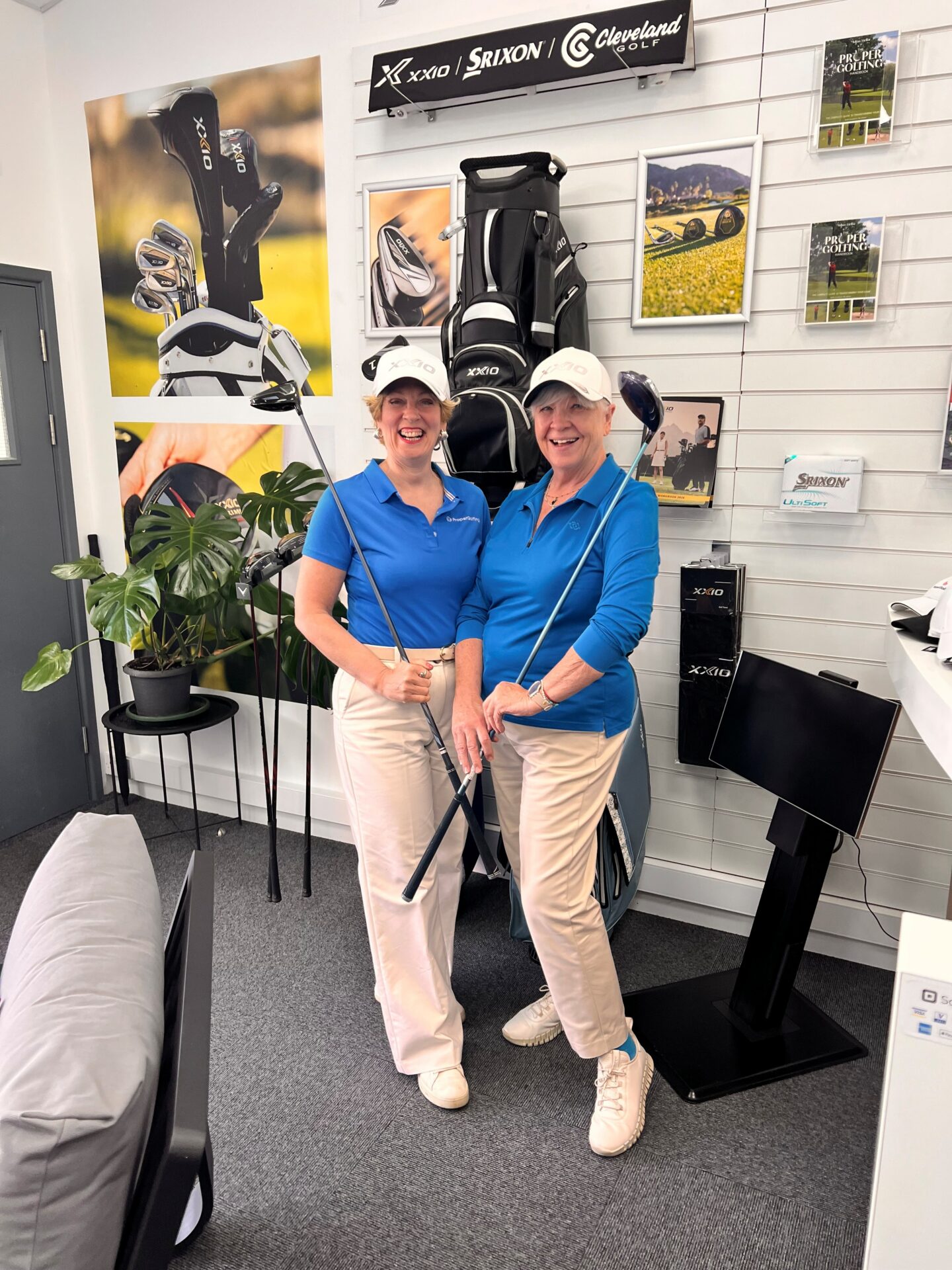 Jo Cameron and Lesley in the ProperGolfing XXIO fitting studio